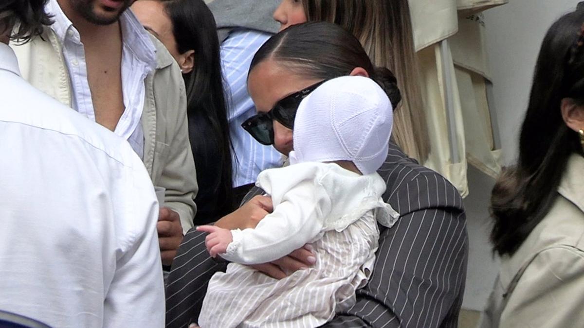 Anabel Pantoja, con su hija Alma, este Domingo de Ramos en Córdoba