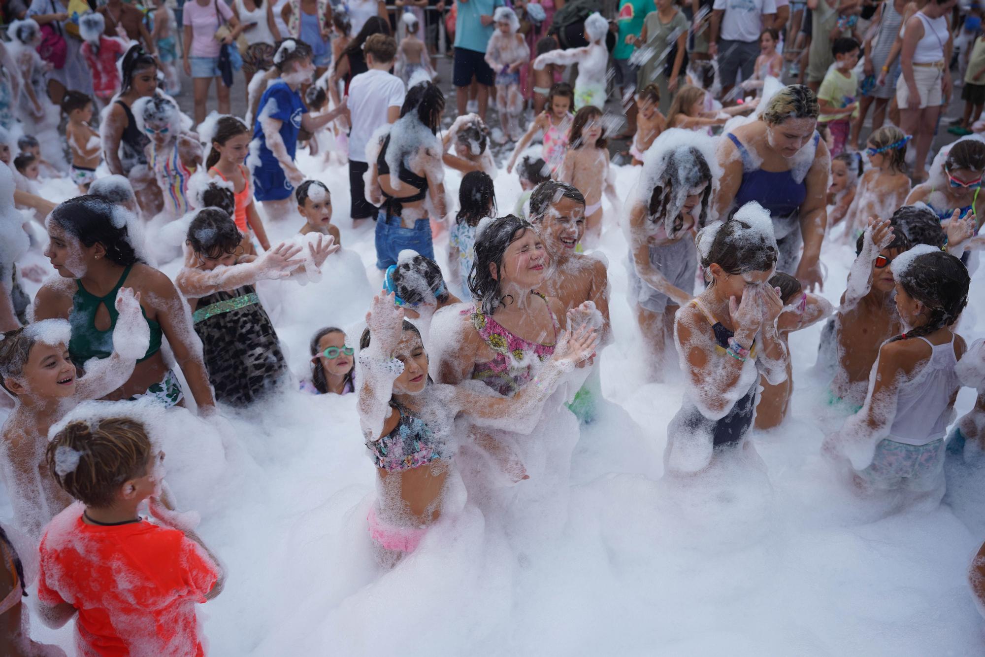 Mira aquí todas las imágenes de la fiesta de la espuma infantil en Jesús