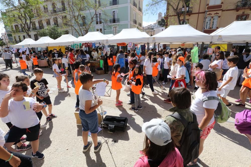 Doce centros educativos de Ibiza y Formentera mostraron ayer sus proyectos en una actividad impulsada por el IDI, en apoyo al emprendimiento juvenil