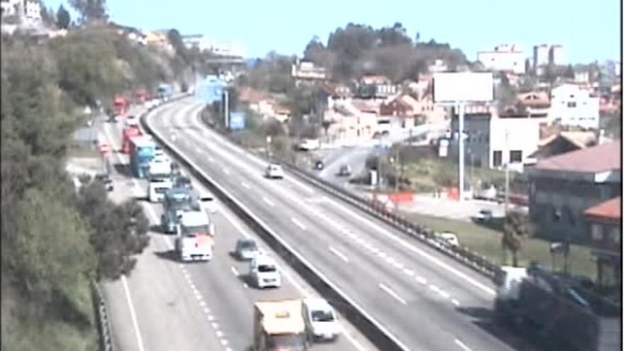 Una caravana de camiones colapsa durante una hora la entrada sur de Vigo