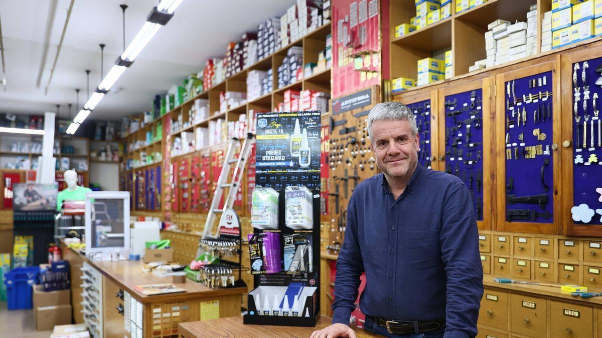 Gustavo Álvarez, en la ferretería Las Artes