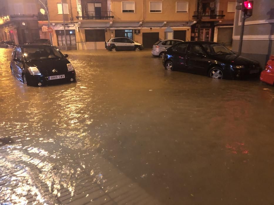 Consecuencias de las lluvias torrenciales caídas esta madrugada y esta mañana en Alzira.