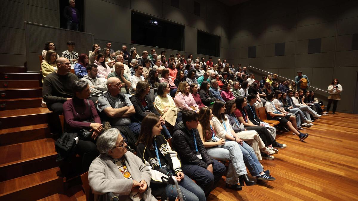 El Congreso Científico Inkrustado muestra los resultados de 17 alumnos que realizaron una estancia en el CICA