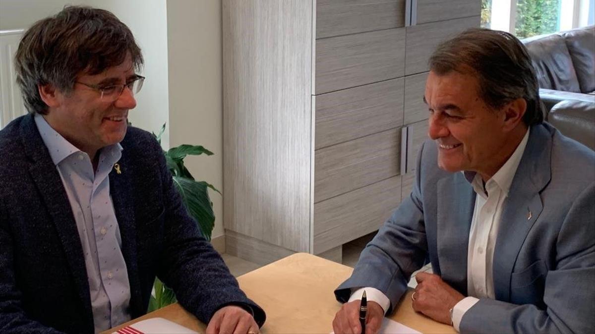 zentauroepp48702170 waterloo 19 6 2019 carles puigdemont junto a artur mas reun190619201217 zentauroepp48702170 waterloo 19 6 2019 carles puigdemont junto a artur mas reun190619201217
