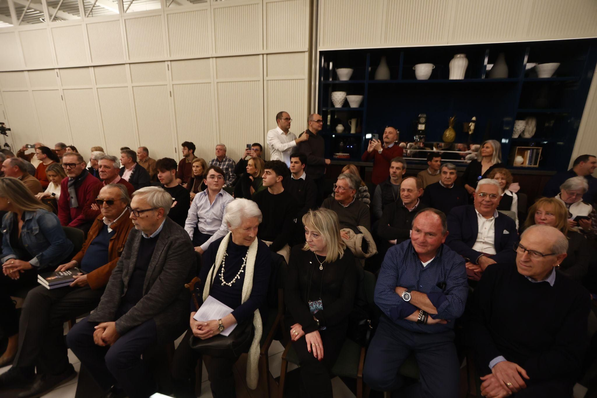 Los asistentes a la presentación del libro de Francisco Camps en un hotel de València
