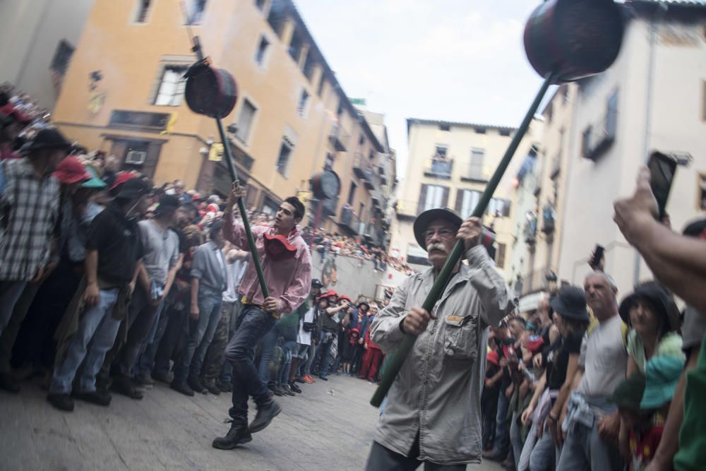 Berga estrena la Patum 2019 amb un passacarrers atapeït i calorós