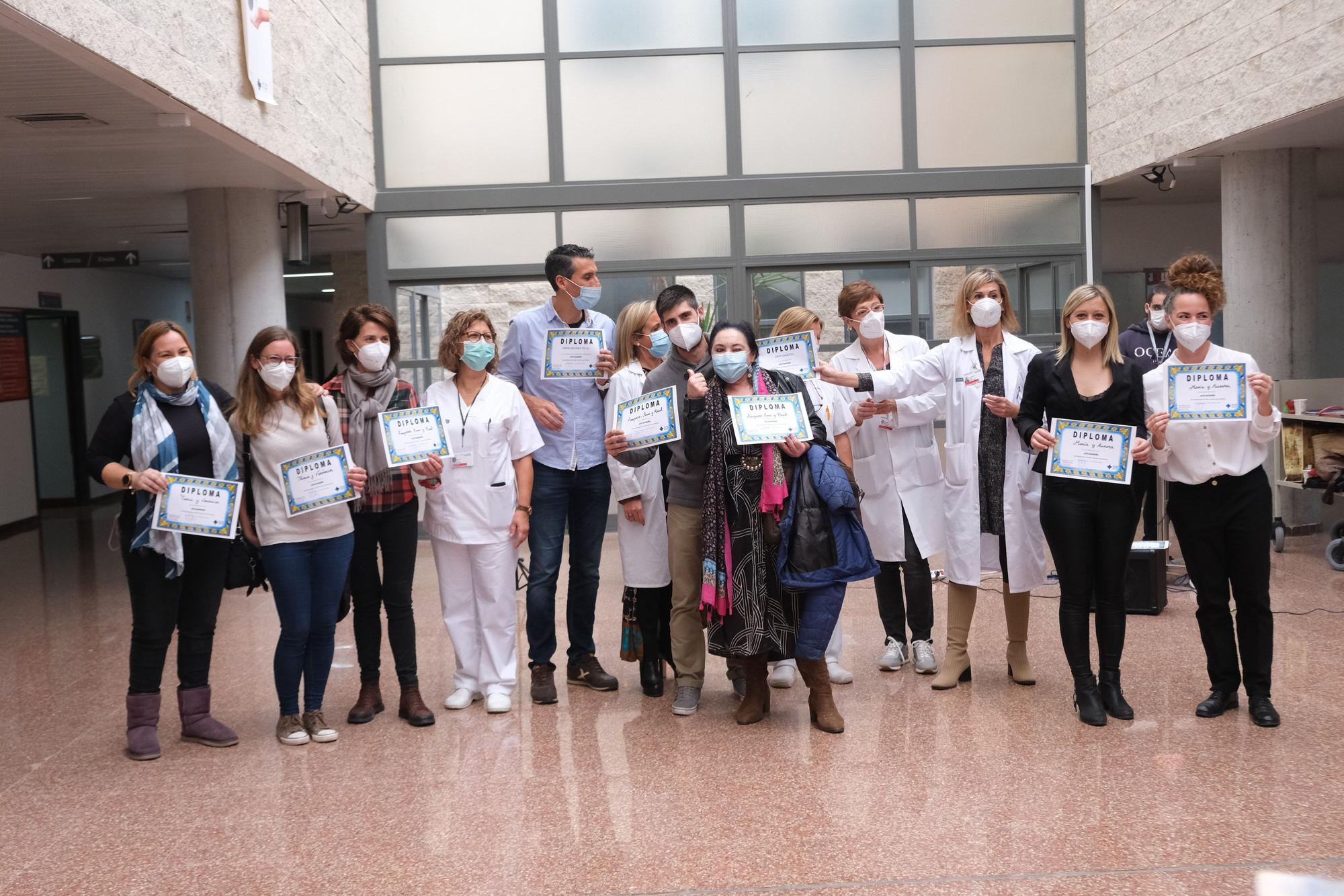 Los alumnos del CIFP Canastell protagonistas del acto de encendido del árbol de Navidad del Hospital de San Juan