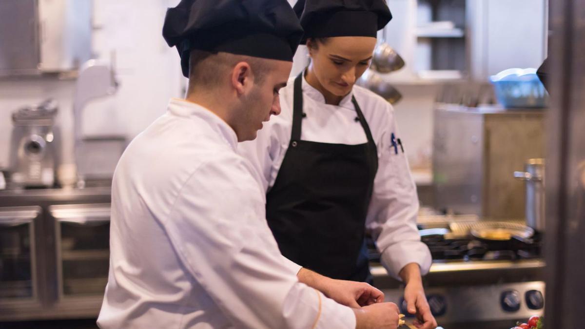 Trabajadores del sector de la hostelería en Málaga.