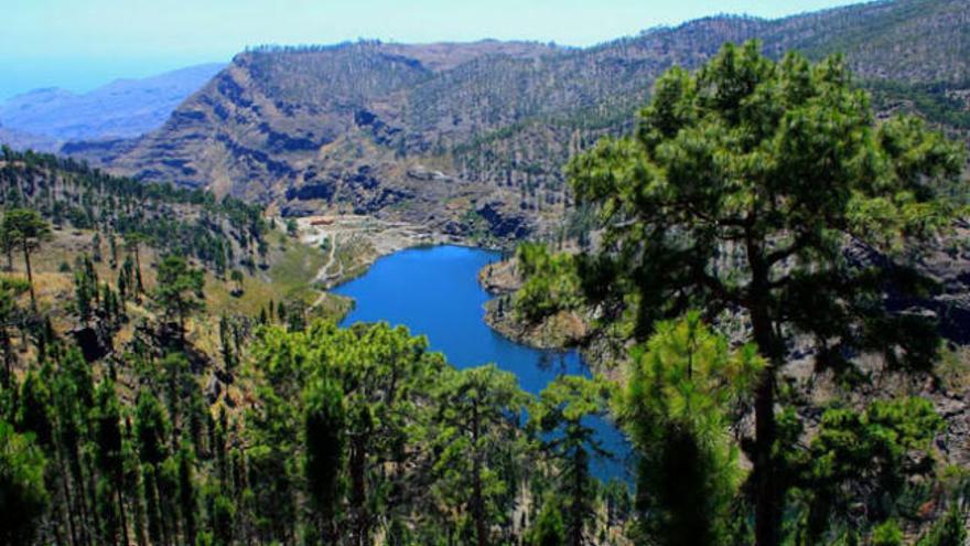 Embalse de El Mulato y, al fondo, el Valle de Mogán. | la provincia / dlp