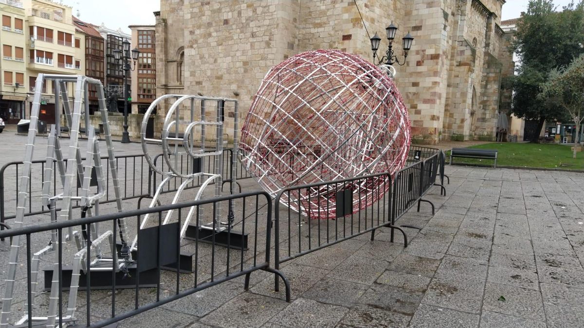 Lo que el viento se llevó: la letra 'O' de Zamora de las luces de Navidad.