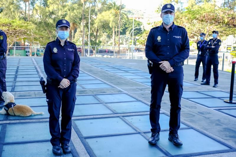 La Policía Nacional entrega en adopción a “Basco”