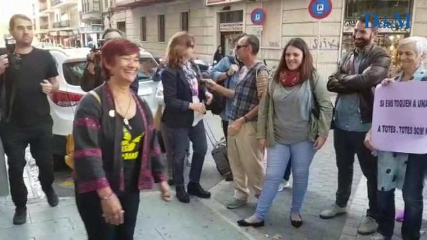 Acto de apoyo a Nina Parrón en el juzgado