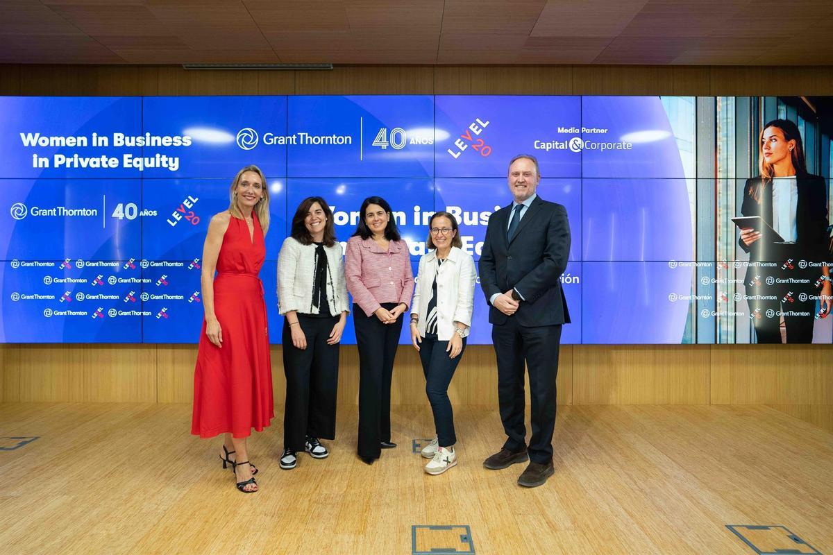 Isabel Perea, socia de Grant Thornton; Aída Fernández, subsecretaria de Economía, Comercio y Empresa; Natividad Sierra y Sonia Fernández, presidentas de Level 20 y Ramón Galcerán, presidente de Grant Thornton.