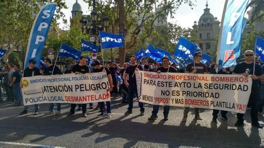 Protesta de policías locales y bomberos