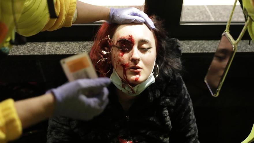 La joven que perdió un ojo en la protesta por Hasél se querella contra el mosso que le disparó