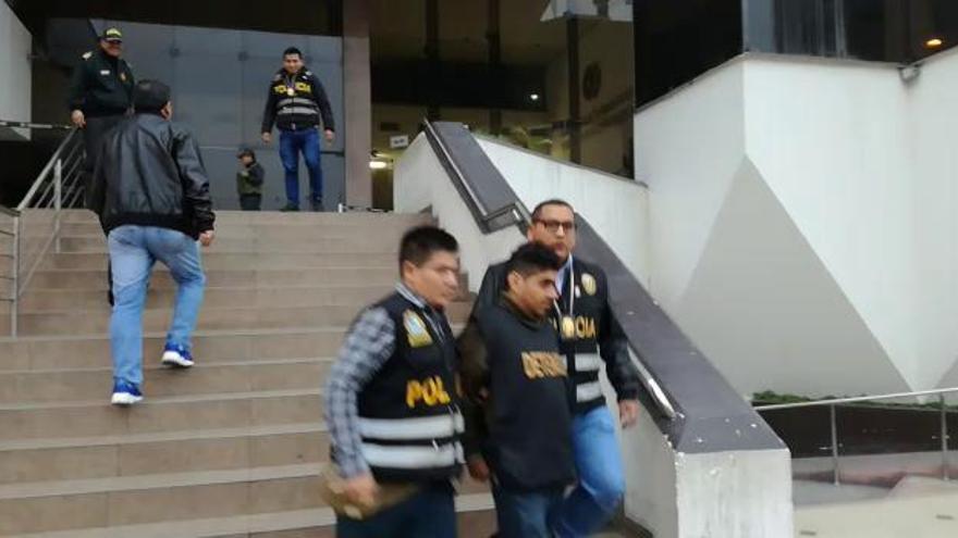 El líder de la secta peruana es trasladado al Ministerio Público