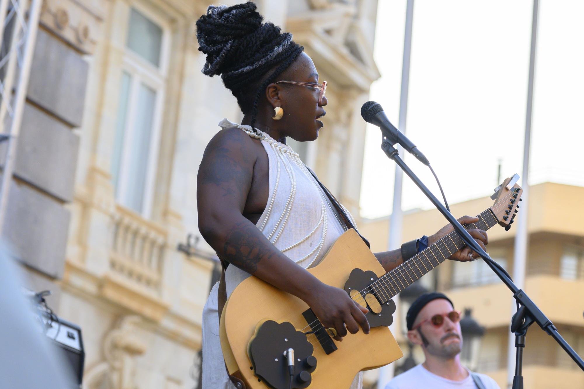 Melissa Laveaux y Rozalén en La Mar de Músicas