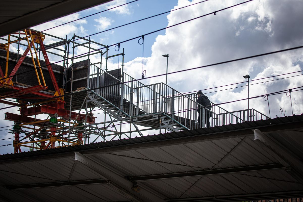 Paso de la estación de Cercanías de Orcasitas en obras.