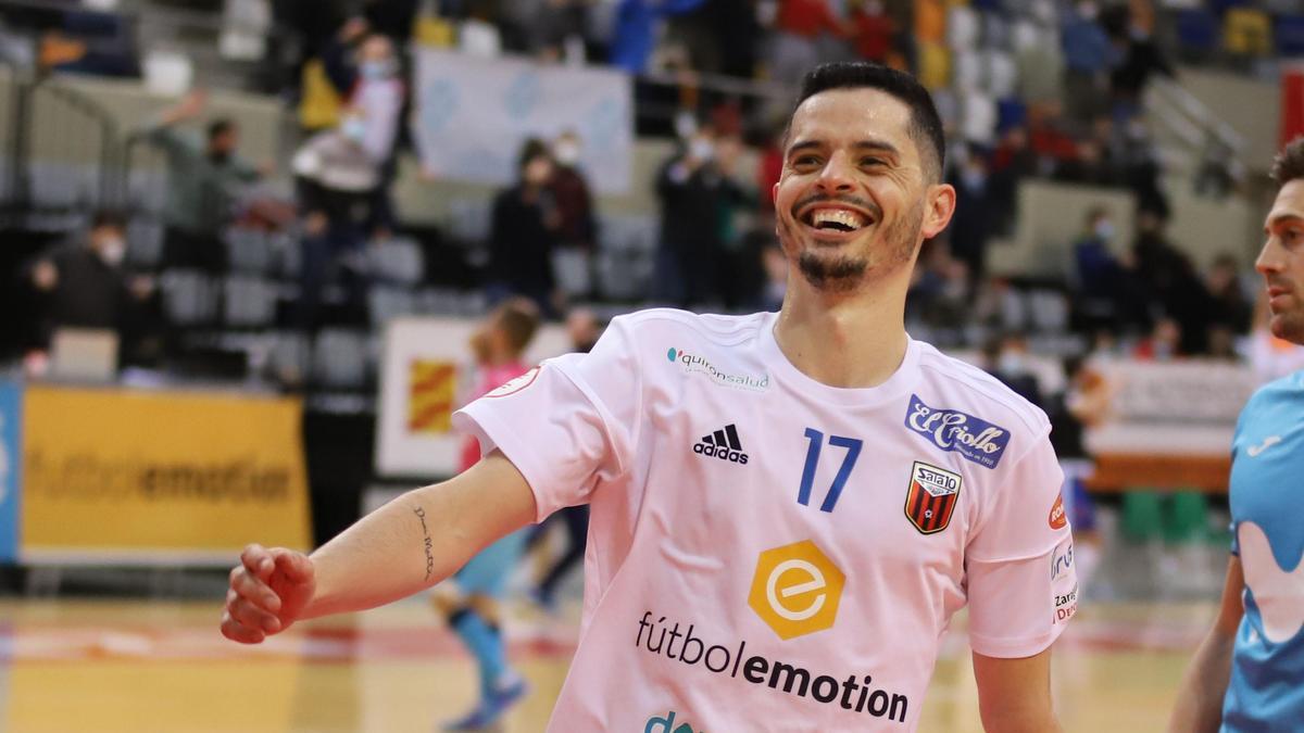 Dian Luka celebra un gol con el Fútbol Emotion.