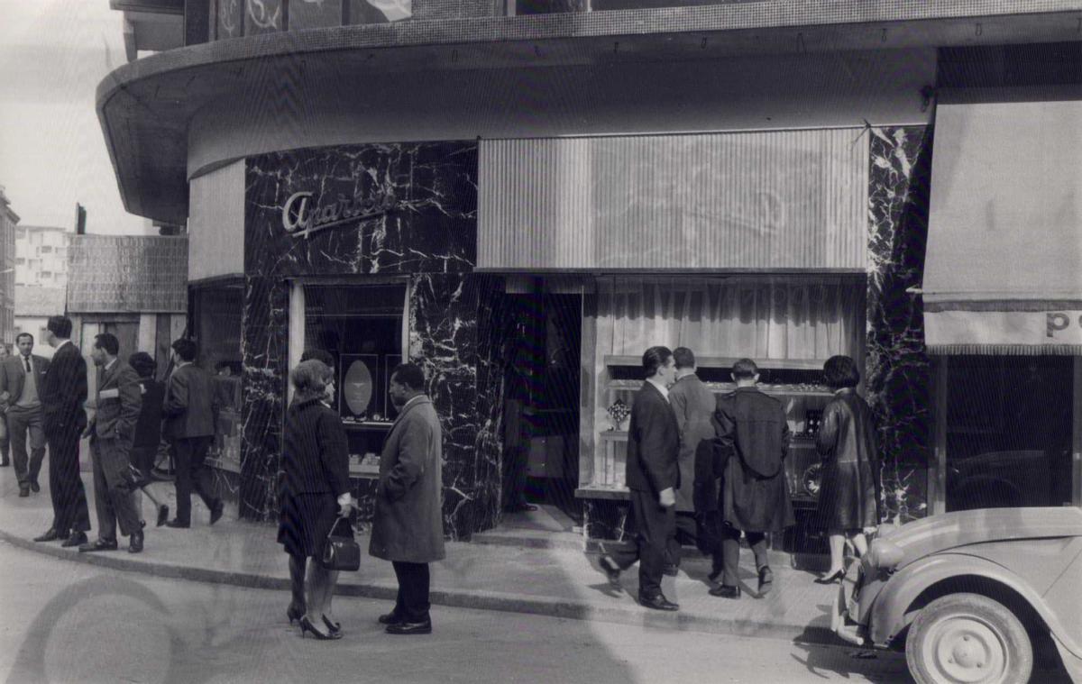 Local de Aparicio, en la calle Palacio Valdés, en los años sesenta.