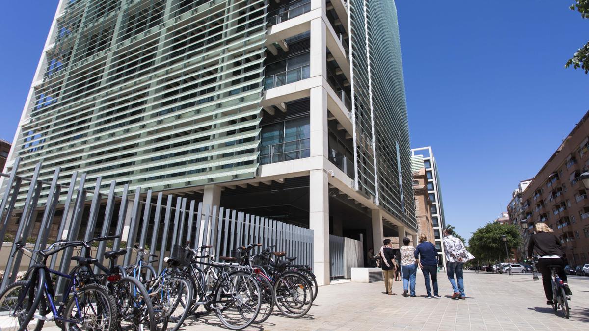 Exterior del complex administratiu 9 d’Octubre, seu de diferents conselleries.