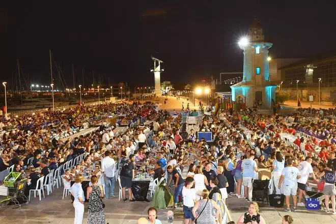 El 'pa i porta' de Sant Pere congrega a 3.500 asistentes en el Grau