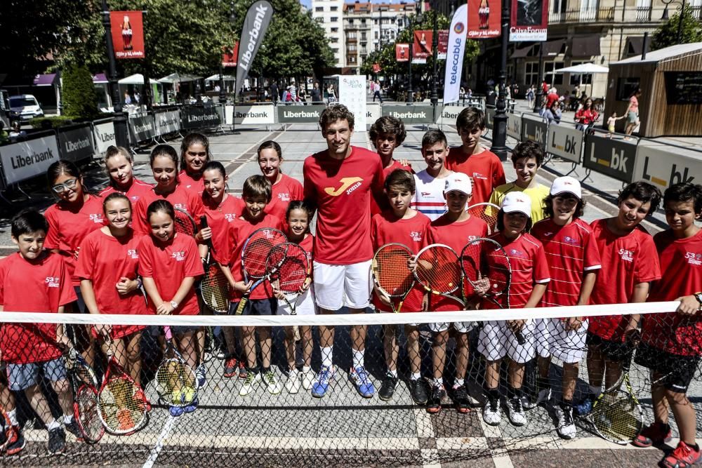 Partido de exhibición del Torneo Dionisio Nespral entre Pablo Carreño y Albert Montañés en el Paseo de Begoña