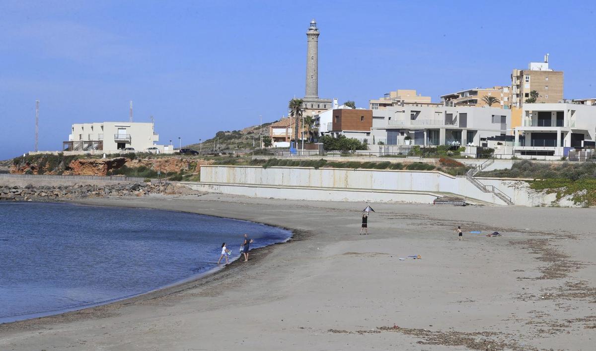 La playa de Levante, en Cabo de Palos, uno de los arenales que acogerá un canal de nado este verano.