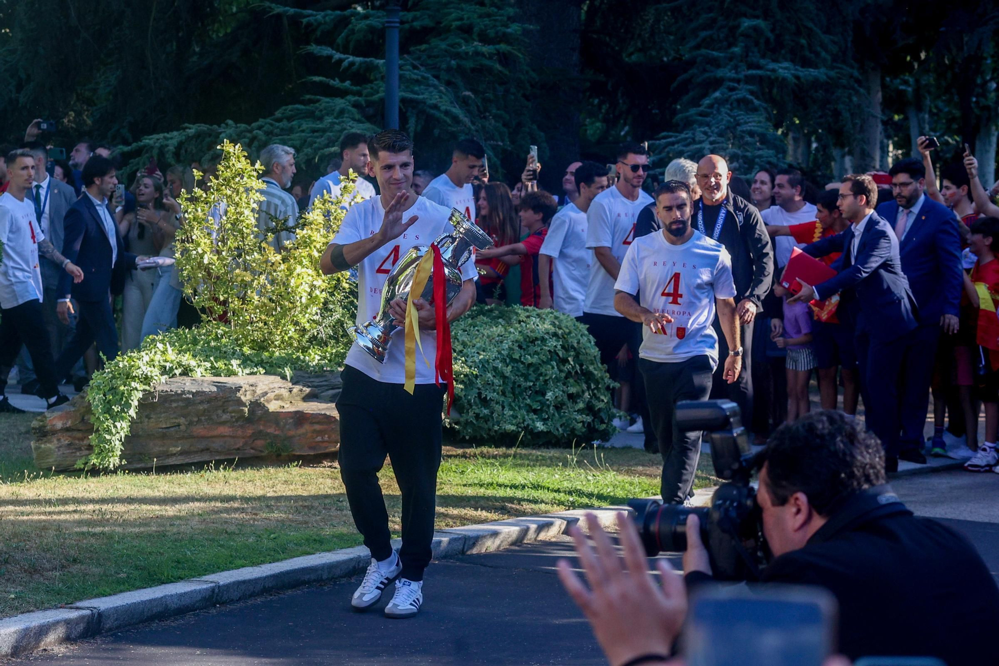 Imatges de la celebració a Cibeles i de les recepcions a la Moncloa i la Zarzuela