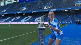La futbolista moscona Paula Redruello golea en su debut en Riazor con el Dépor Abanca, que se llevó su sexta Torre de Hércules