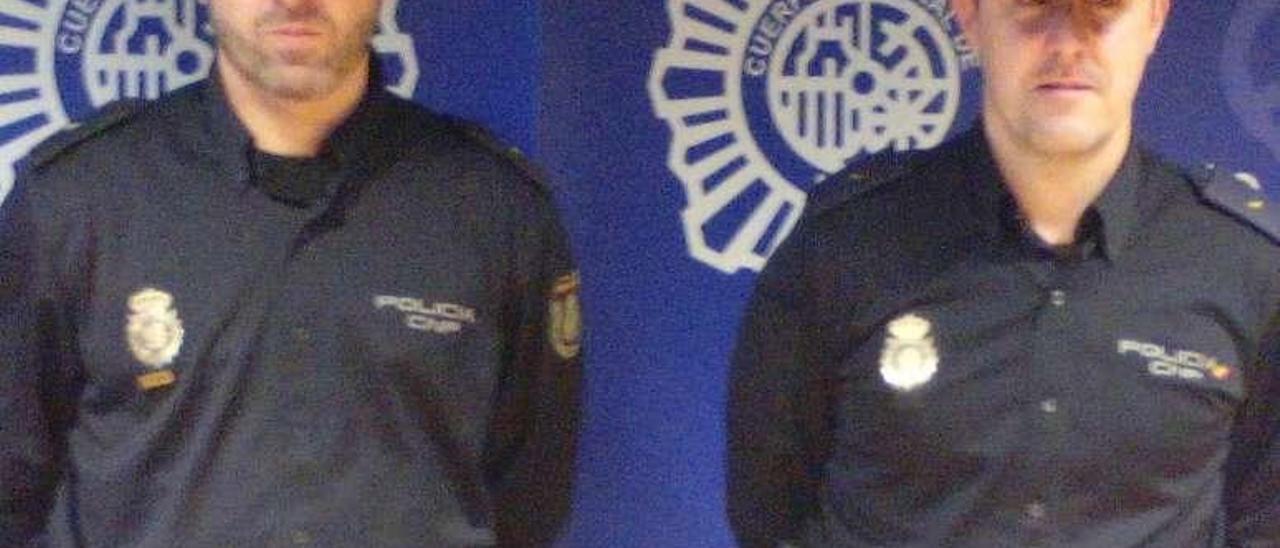 Los dos policías nacionales que salvaron a la menor. // FdV