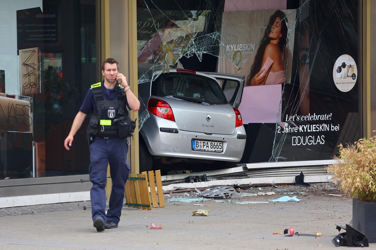 Un vehicle atropella una multitud a Berlín