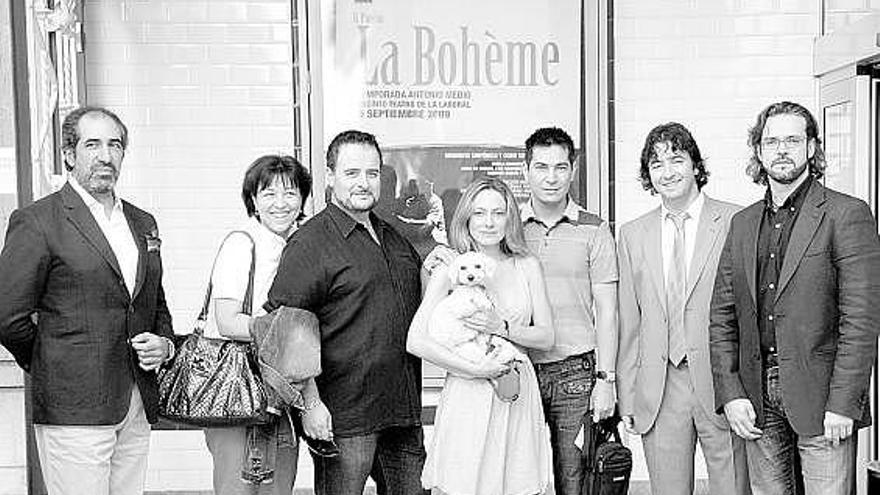 Por la izquierda, Miguel Ángel Zapater, bajo; Svetla Krasteva, soprano; Luis Cansino, barítono; Sonia de Munich, soprano; Federico Figueroa, director de escena; Óliver Díaz, director de orquesta, y Enrique Ferrer, tenor.