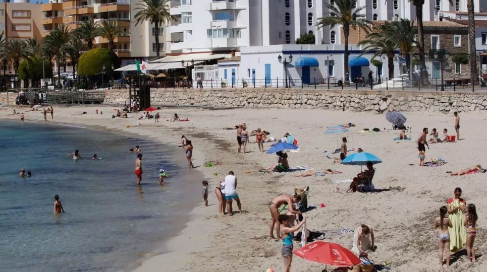 La playa de Santa Eulària en una imagen de archivo