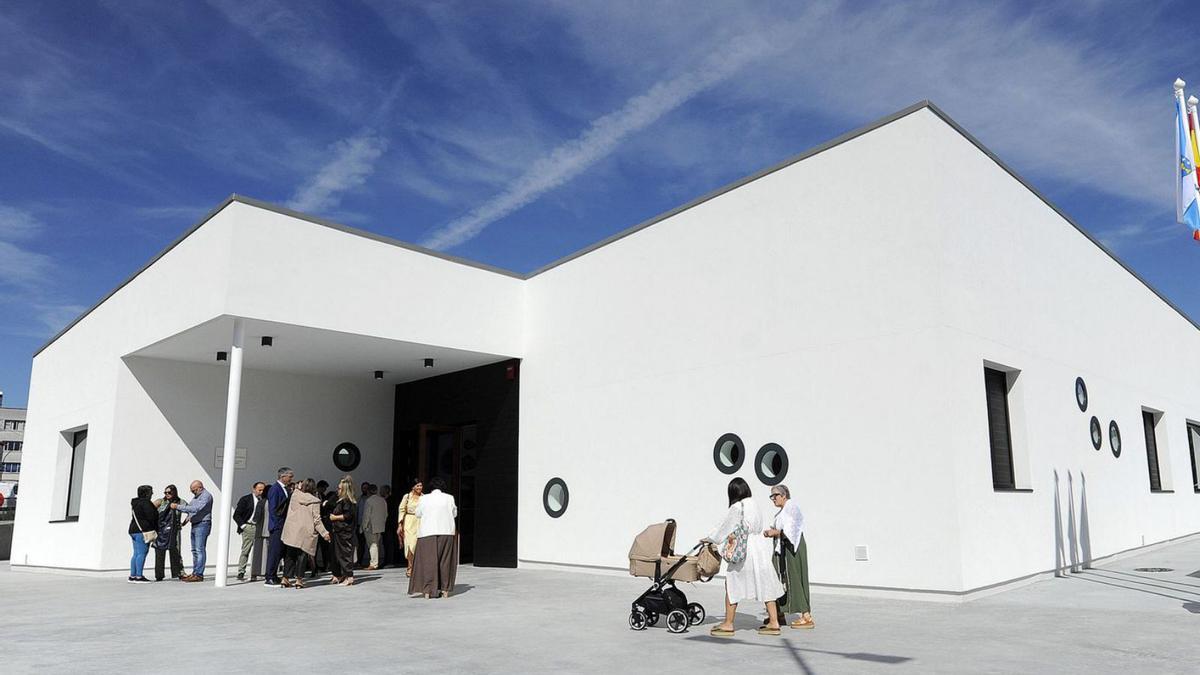 Fachada del nuevo juzgado unificado de A Estrada en día de su inauguración.