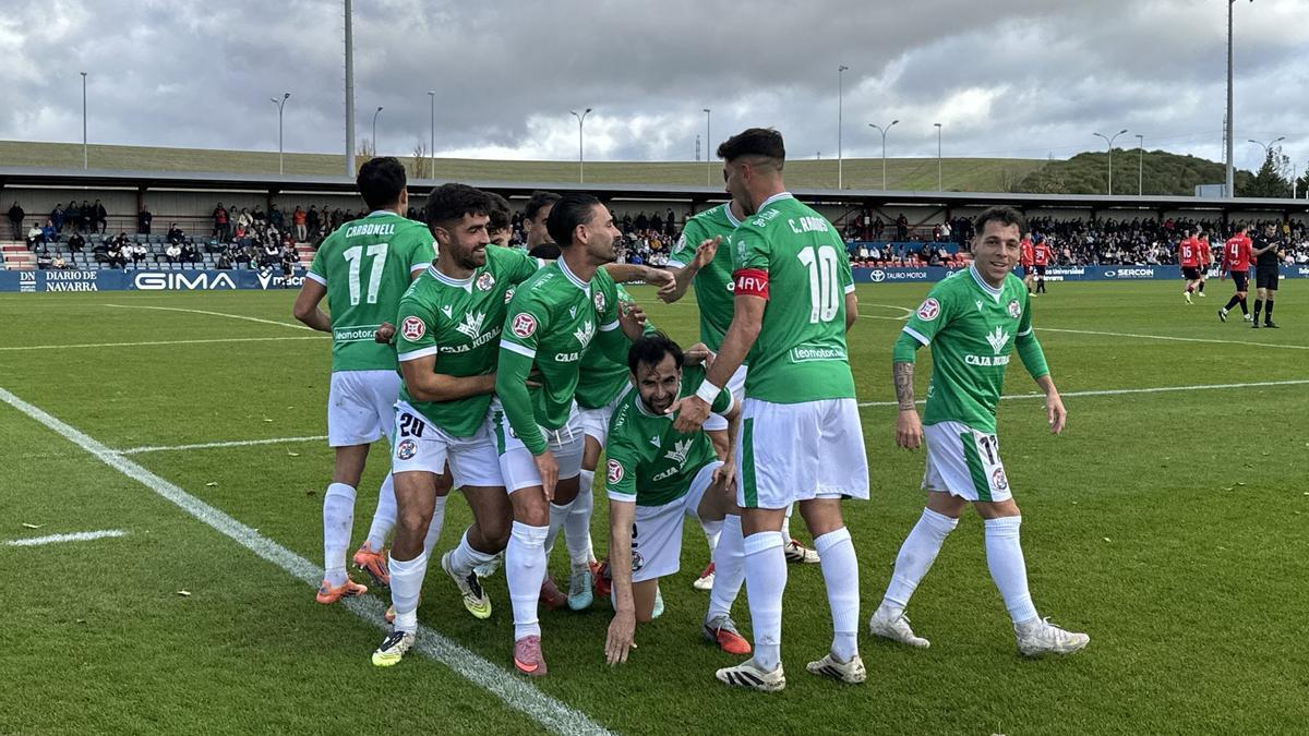 El Zamora CF celebra su triunfo en Tajonart ante Osasuna Promesas