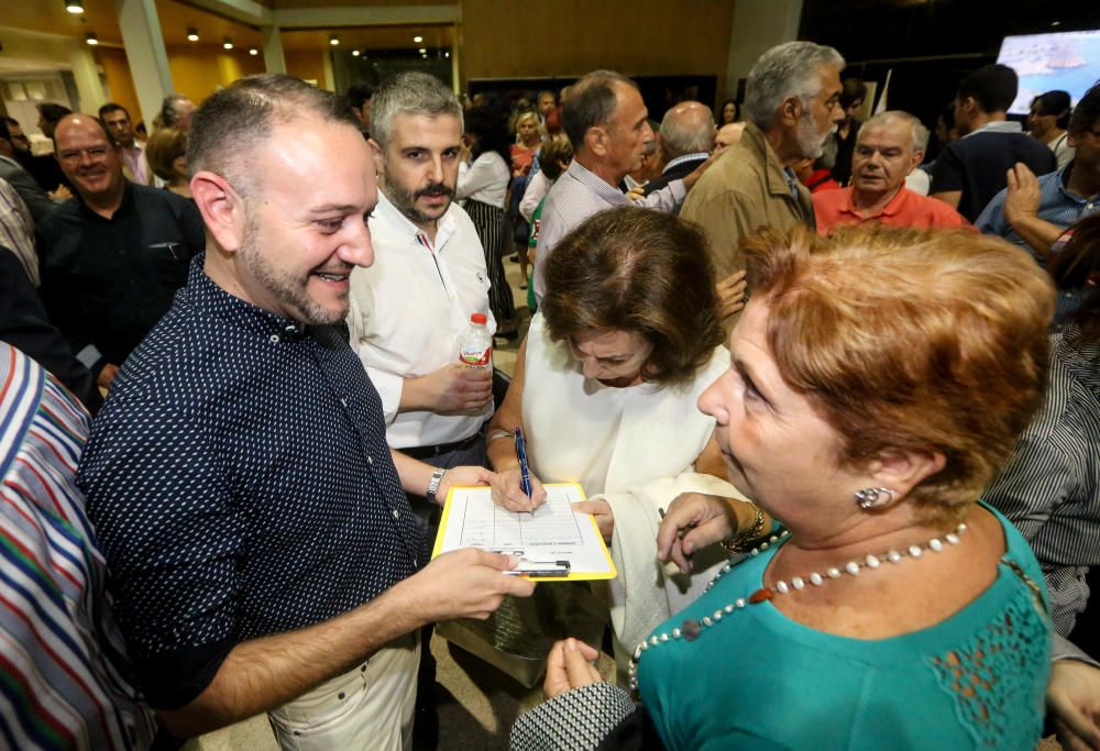 Multitudinaria presentación del teleférico proyectado sobre Benidorm