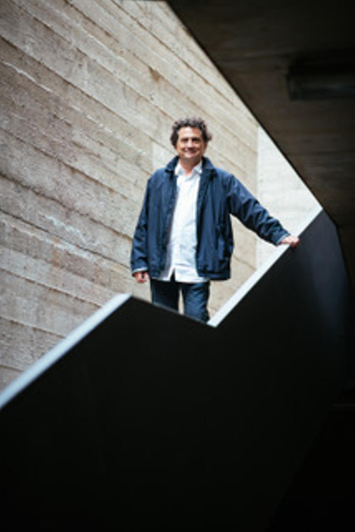 Fernando Martín Menis, en la iglesia de Las Chumberas que proyectó.