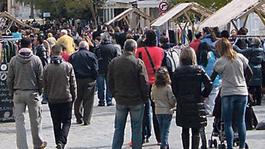 La novena Fira d´Oportunitats consigue sacar a la calle a centenares de personas