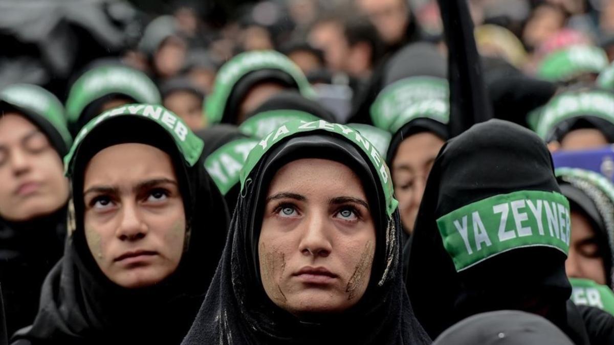 zentauroepp40353966 topshot   turkish shiite women take part in a religious proc171014170433