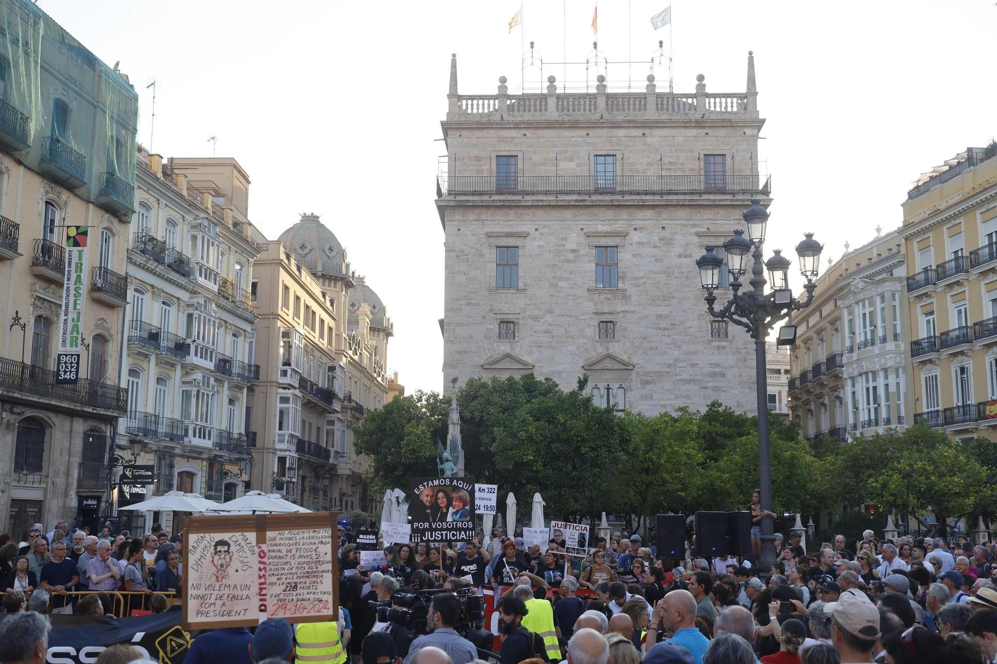 Familiares de las víctimas y afectados por la dana encabezan la manifestación del 29-M