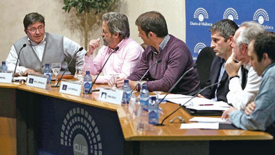 Mayol, Gradaille, Amengual (moderador), Seguí, Berga y Canyelles durante el debate.