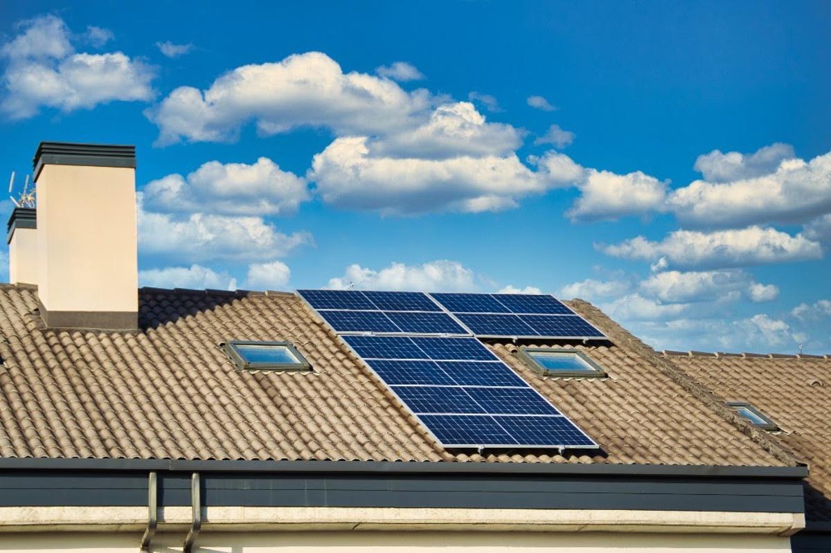 22/08/2024 Instalación de placas solares en un hogar. SOCIEDAD ENDESA