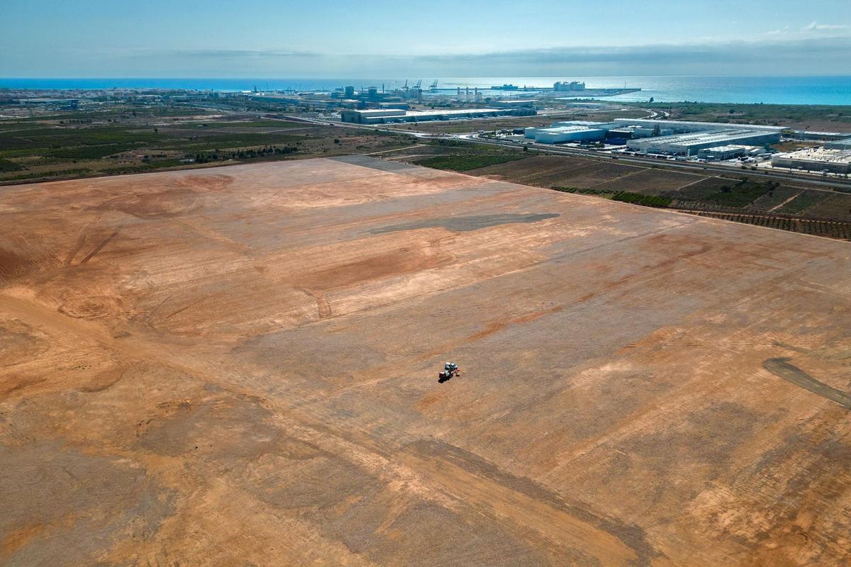 Terreno de la gigafactoría deSagunt preparado para el iniciode las obras.