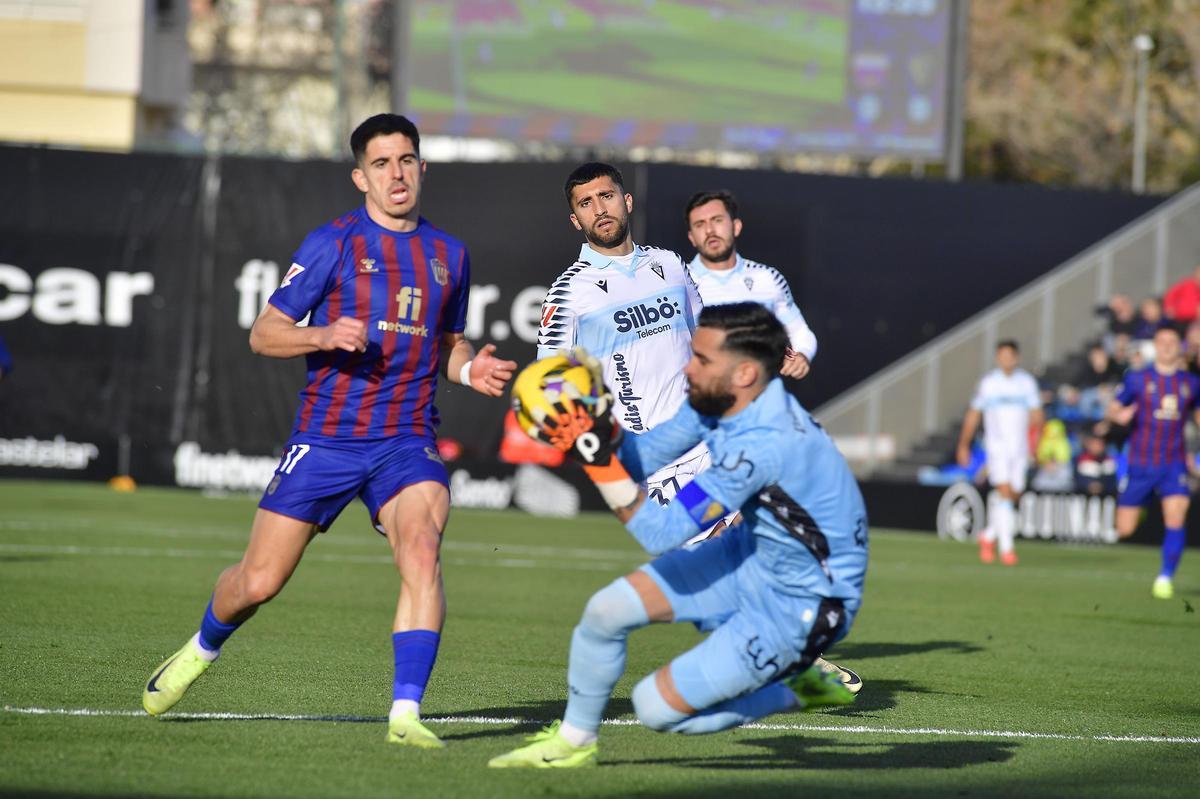 Eldense-Cádiz: El Eldense de Ponz toca fondo (1-4)