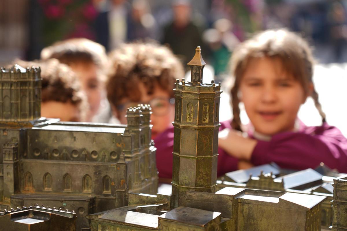 Otro detalle de la pequeña escultura del Fadrí, en imagen de archivo.