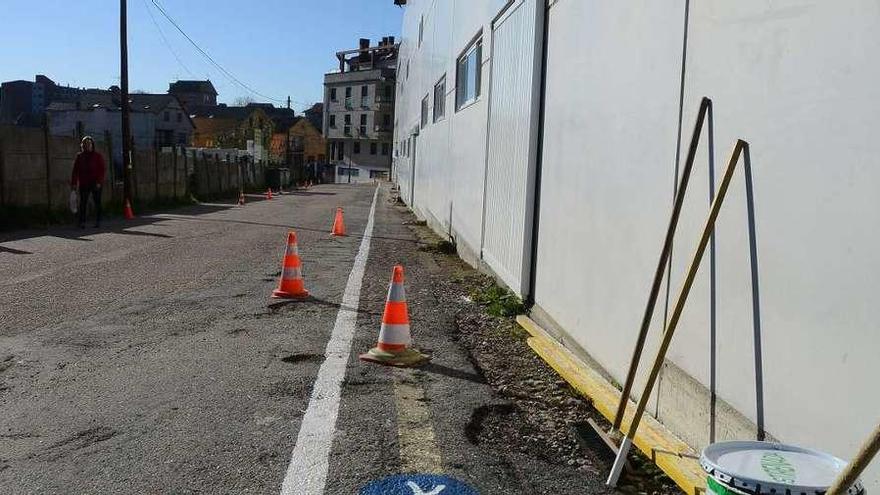 Obras para la construcción del carril peatonal en las inmediaciones del cmapo de fútbo.l // Gonzalo Núñez