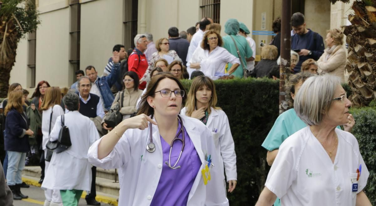 El incendio del hospital Virgen de la Montaña de Cáceres en imágenes