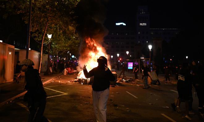 De los grupos de WhatsApp a TikTok, así se organizaron los disturbios en Barcelona: Chavales, bien hecho, estamos activos