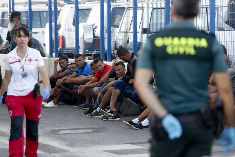 Llega a Tabarca un centenar de inmigrantes en cuatro pateras